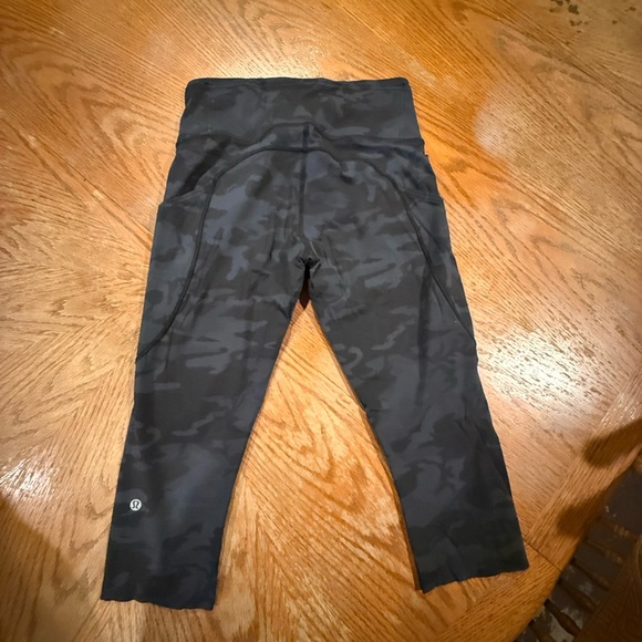 Lululemon cropped leggings - Picture 1 of 4